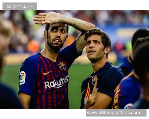 罗贝托与阿尔巴合影留念感慨岁月流逝祝福未来一切顺利