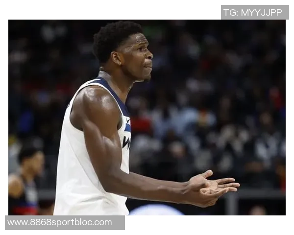 爱德华兹首节表现出色7投5中斩获12分并贡献1次抢断 爱德华兹首节表现出色7投5中斩获12分并贡献1次抢断