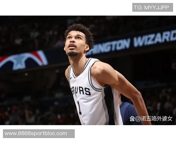 浓眉上半场表现平平10投仅3中贡献7分10篮板数据却依然全面 浓眉上半场表现平平10投仅3中贡献7分10篮板数据却依然全面