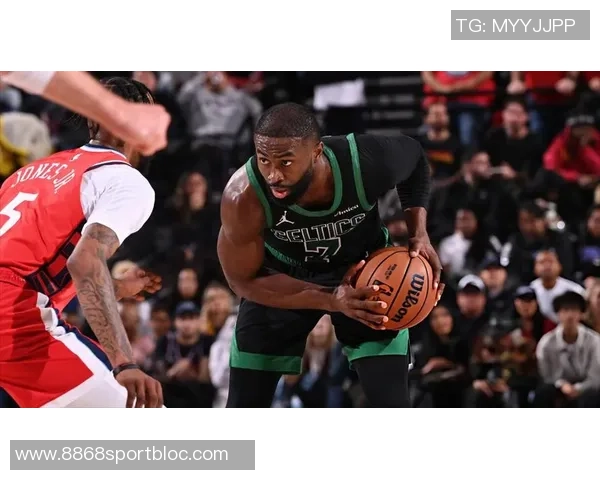 杰伦布朗表现稳定但未能带领球队获胜18投9中斩获25分6篮板4助攻