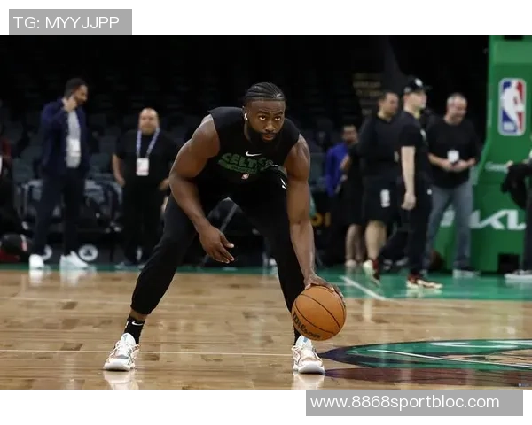 杰伦布朗直播中打电话给詹姆斯探讨植发的可能性与想法